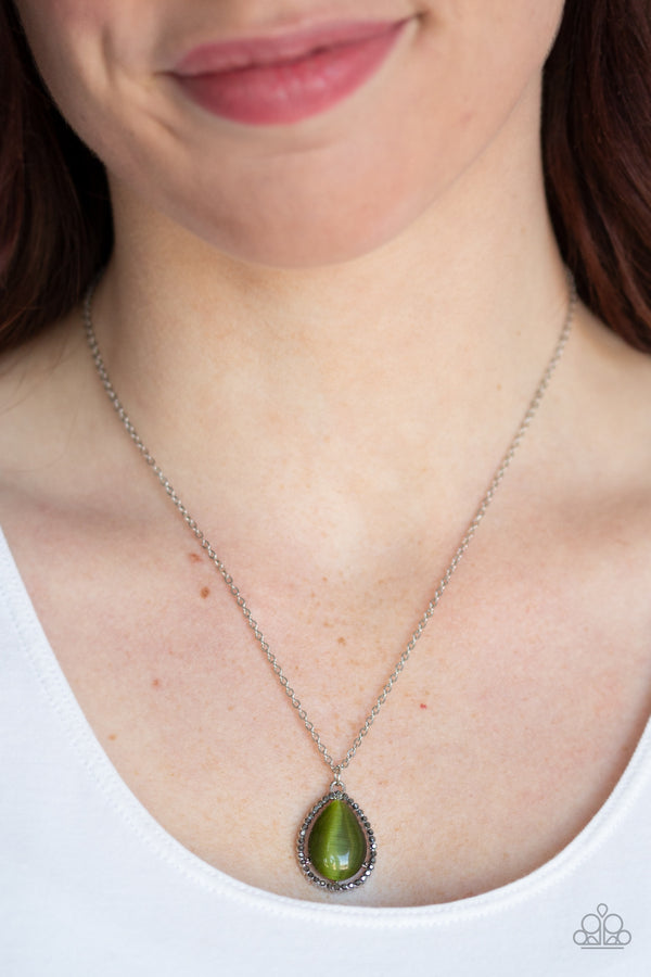 In GLOW Spirits - Green Necklace